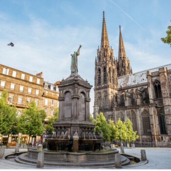 cathedral-in-clermontferrand-city-picture-id844190902